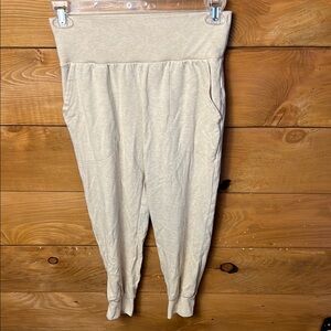 Nike Women’s Cream Jogger Pants Md Capri Pockets Thick Material Workout Athletic